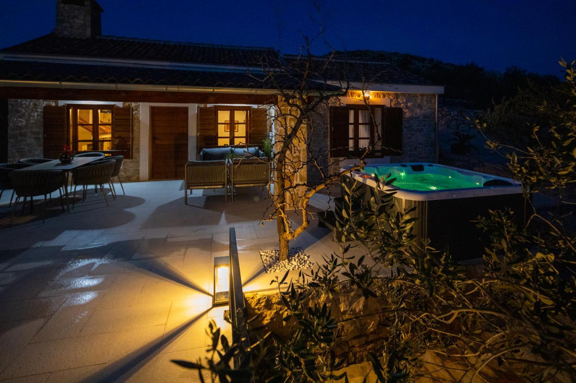Holiday Home Svemir Drage Buitenkant foto